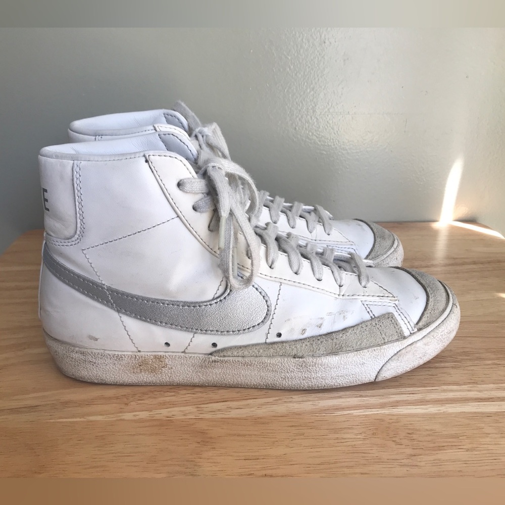 Nike Blazer Mid ‘77 White Silver Metallic Women’s Size: US 8 EUR 39